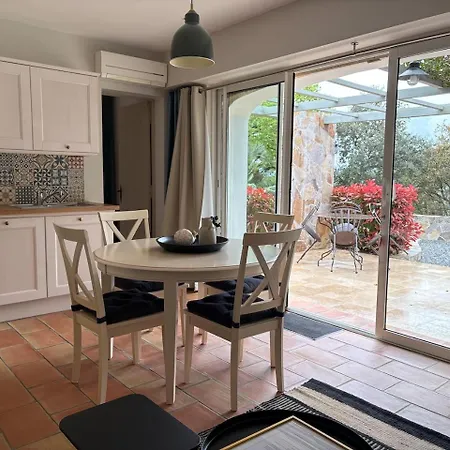 Couette-café Les Aurochs Grimaud