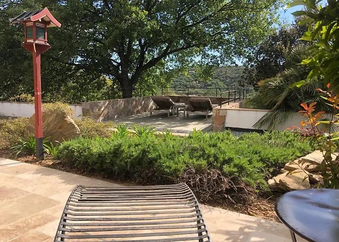 Les Aurochs Bed & Breakfast Grimaud