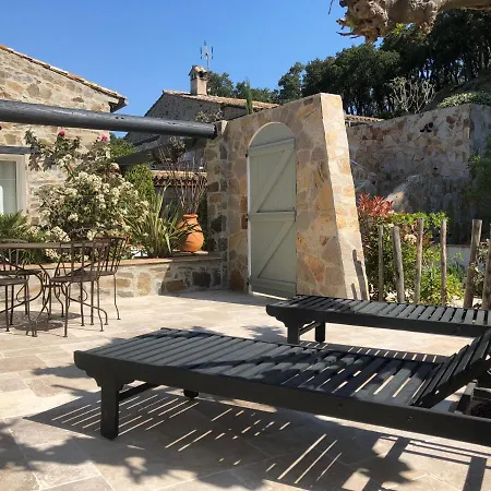 Oda ve Kahvaltı Les Aurochs