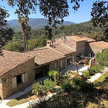 Alojamento de Acomodação e Pequeno-almoço Les Aurochs 4*